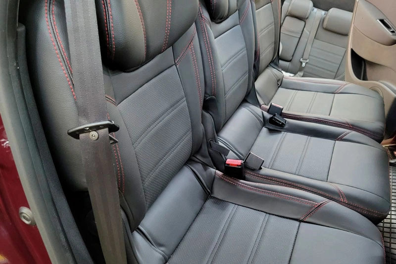 Чехлы для Renault Scenic 3, рестайлинг 2 серии "Premium" - красная строчка