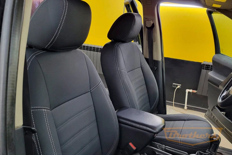 Чехлы для сидений Land Rover Free Lander 2 серии "Aurora" - серая строчка