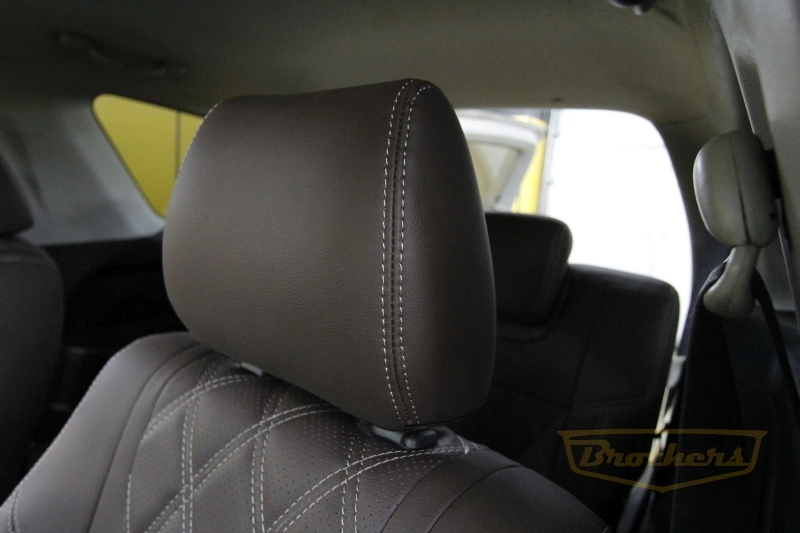 Авточехлы на Suzuki Grand Vitara (три двери), серии "Premium" цвет шоколад, ромбы - бежевая строчка