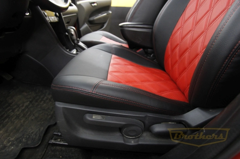 Авточехлы на Suzuki Swift (2011-2017) серии "Premium" - красная строчка, красный центр, ромбы