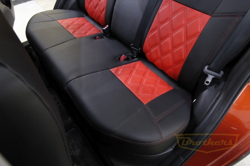 Авточехлы на Suzuki Swift (2011-2017) серии "Premium" - красная строчка, красный центр, ромбы