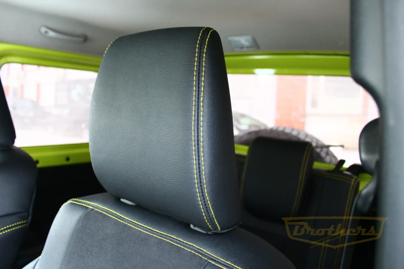 Авточехлы на Suzuki Jimny (5 дверей) серии "Alcantara" - желтая строчка, продление передних сидений алькантарой Авточехлы на Suzuki Jimny (5 дверей) серии "Alcantara" - желтая строчка, продление передних сидений алькантарой