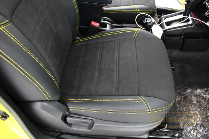 Авточехлы на Suzuki Jimny (5 дверей) серии "Alcantara" - желтая строчка, продление передних сидений алькантарой Авточехлы на Suzuki Jimny (5 дверей) серии "Alcantara" - желтая строчка, продление передних сидений алькантарой