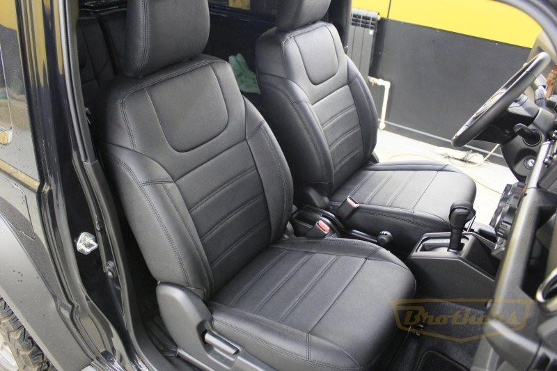 Авточехлы на Suzuki Jimny (5 дверей) серии "Aurora" - черная строчка