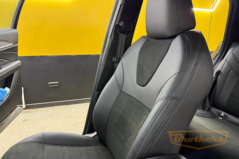 Чехлы для сидений Haval F7 II серии "Alcantara full" - черная строчка