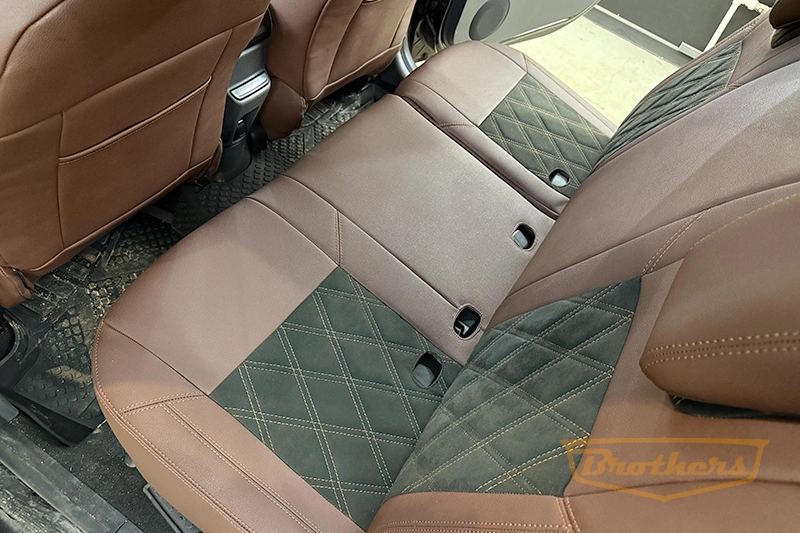 Чехлы для Lada Largus 1 рестайлинг, серии "Aurora" (цвет шоколад), алькантара - коричневая строчка, ромбы