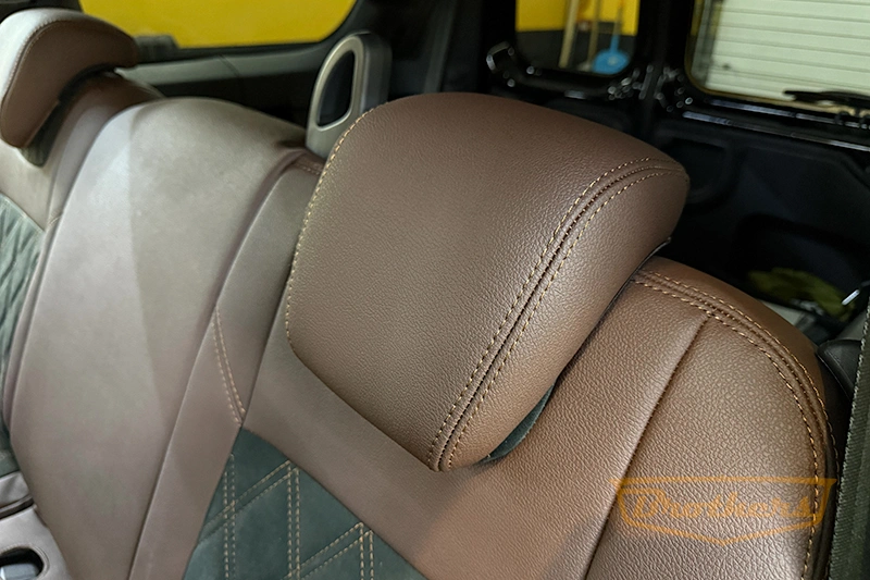 Чехлы для Lada Largus 1 рестайлинг, серии "Aurora" (цвет шоколад), алькантара - коричневая строчка, ромбы