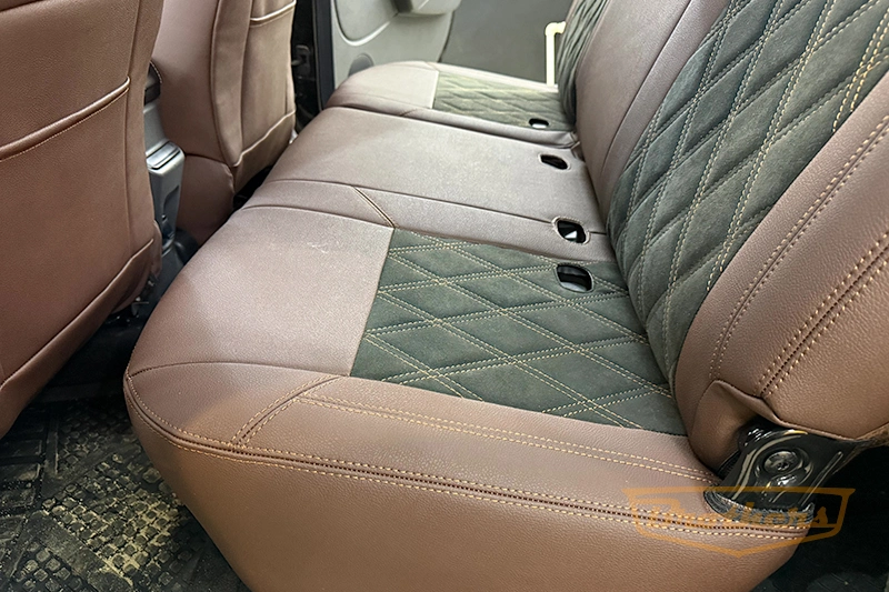 Чехлы для Lada Largus 1 рестайлинг, серии "Aurora" (цвет шоколад), алькантара - коричневая строчка, ромбы