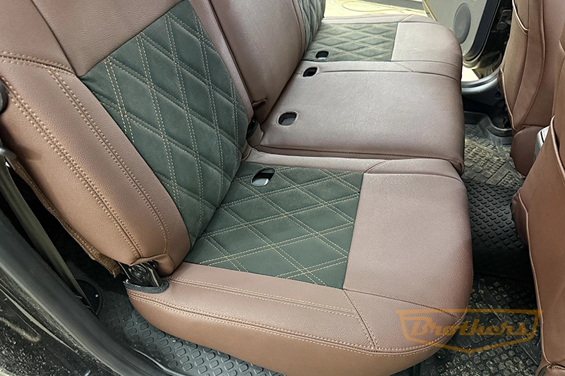 Чехлы для Lada Largus 1 рестайлинг, серии "Aurora" (цвет шоколад), алькантара - коричневая строчка, ромбы