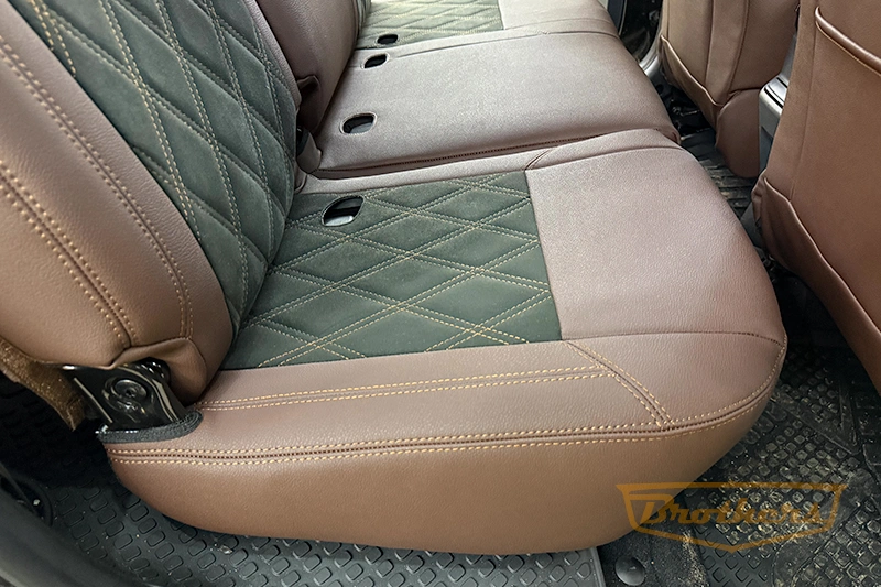 Чехлы для Lada Largus 1 рестайлинг, серии "Aurora" (цвет шоколад), алькантара - коричневая строчка, ромбы