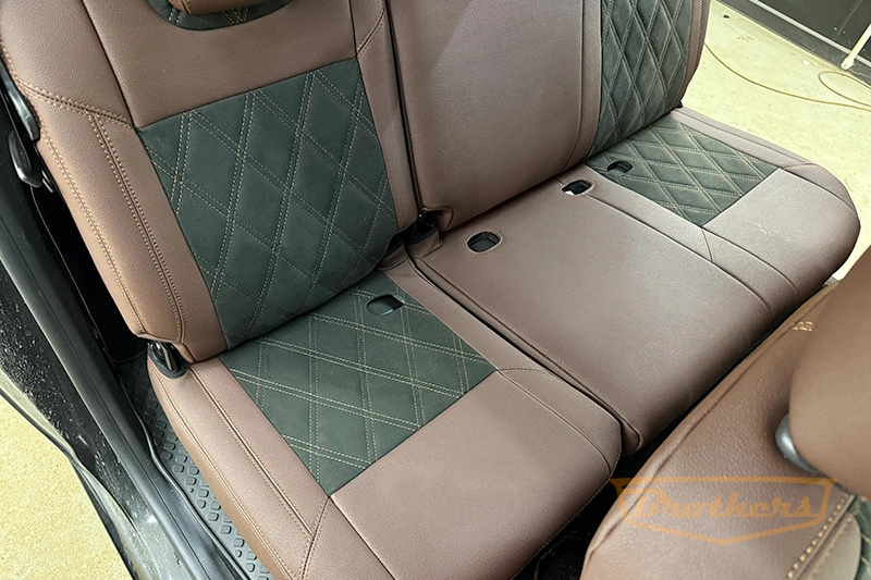 Чехлы для Lada Largus 1 рестайлинг, серии "Aurora" (цвет шоколад), алькантара - коричневая строчка, ромбы