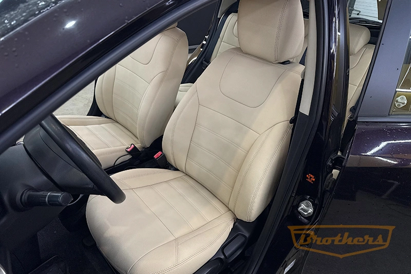 Чехлы на сиденья Mazda 2 (Хэтчбек, 5 дверей) серии "Aurora" (цвет бежевый) - бежевая строчка