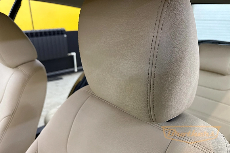 Чехлы на сиденья Mazda 2 (Хэтчбек, 5 дверей) серии "Aurora" (цвет бежевый) - бежевая строчка