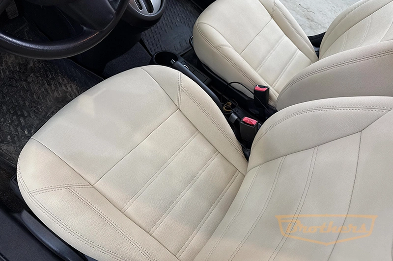 Чехлы на сиденья Mazda 2 (Хэтчбек, 5 дверей) серии "Aurora" (цвет бежевый) - бежевая строчка