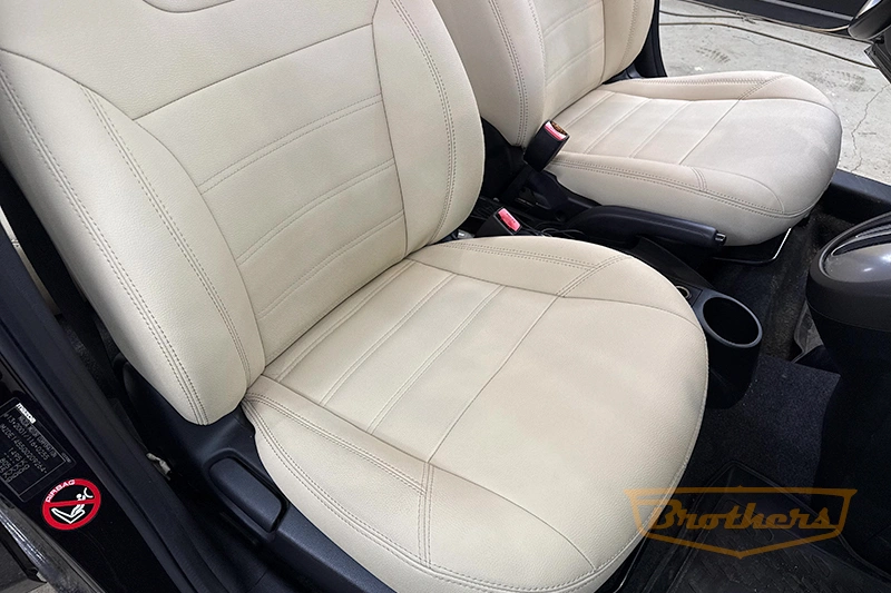Чехлы на сиденья Mazda 2 (Хэтчбек, 5 дверей) серии "Aurora" (цвет бежевый) - бежевая строчка