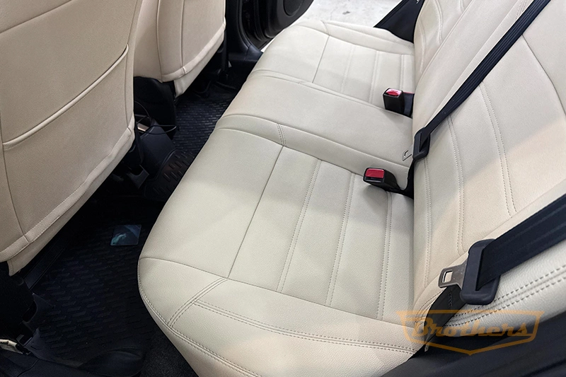 Чехлы на сиденья Mazda 2 (Хэтчбек, 5 дверей) серии "Aurora" (цвет бежевый) - бежевая строчка
