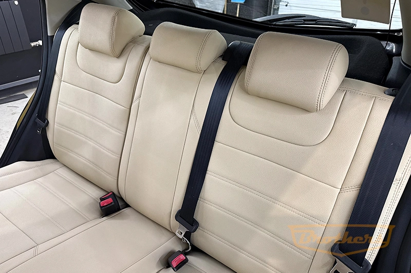 Чехлы на сиденья Mazda 2 (Хэтчбек, 5 дверей) серии "Aurora" (цвет бежевый) - бежевая строчка