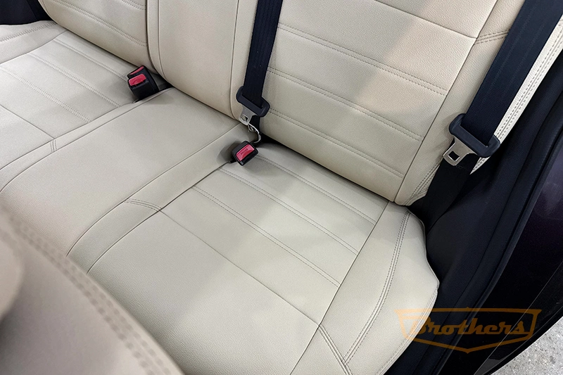 Чехлы на сиденья Mazda 2 (Хэтчбек, 5 дверей) серии "Aurora" (цвет бежевый) - бежевая строчка