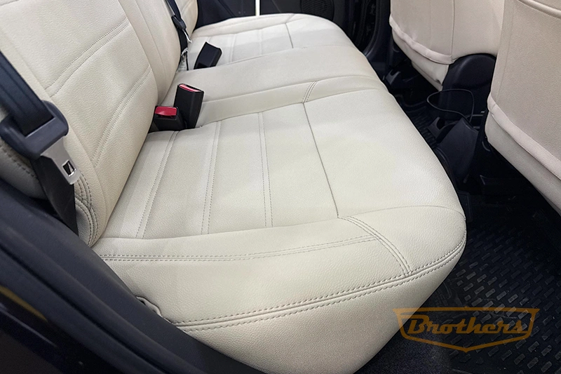 Чехлы на сиденья Mazda 2 (Хэтчбек, 5 дверей) серии "Aurora" (цвет бежевый) - бежевая строчка