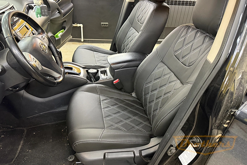 Чехлы на Nissan Qashqai J11 (SE), серии "Premium" с ромбами - серая строчка