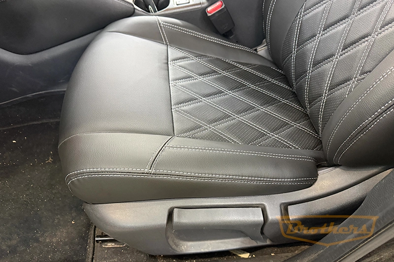 Чехлы на Nissan Qashqai J11 (SE), серии "Premium" с ромбами - серая строчка