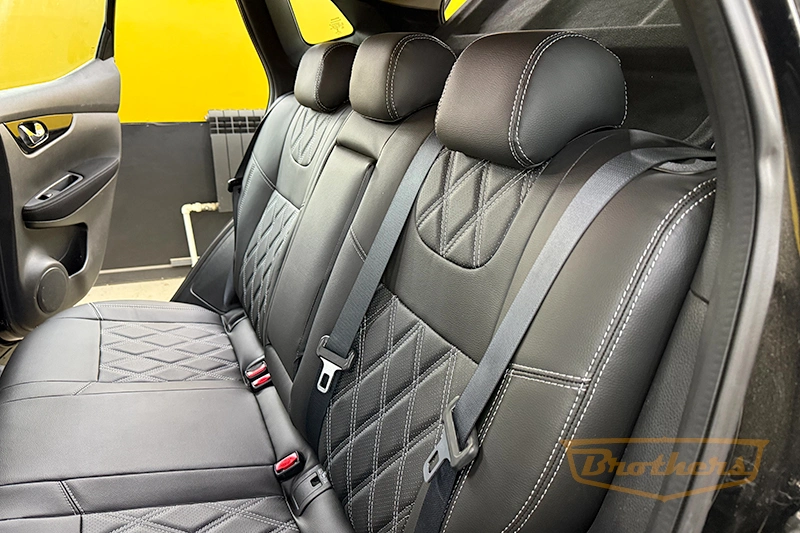 Чехлы на Nissan Qashqai J11 (SE), серии "Premium" с ромбами - серая строчка