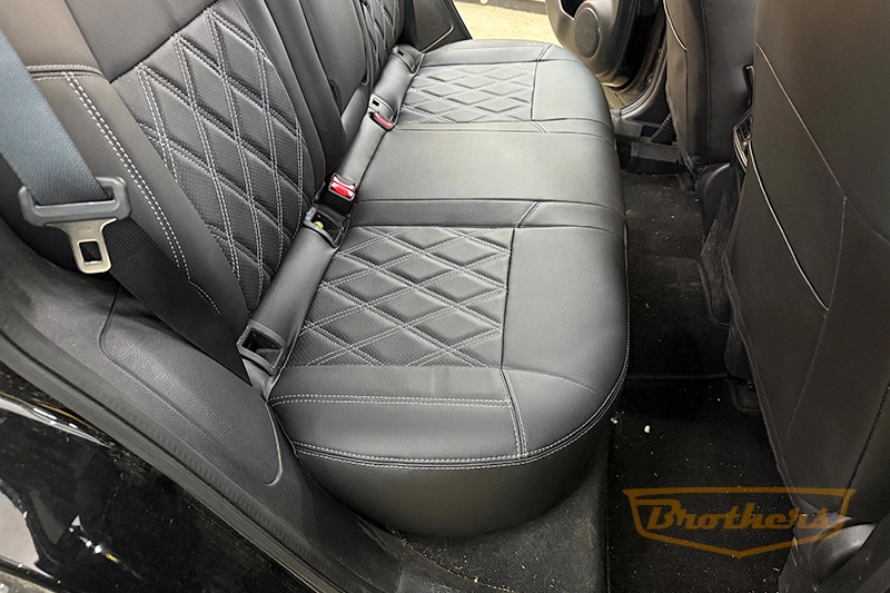 Чехлы на Nissan Qashqai J11 (SE), серии "Premium" с ромбами - серая строчка