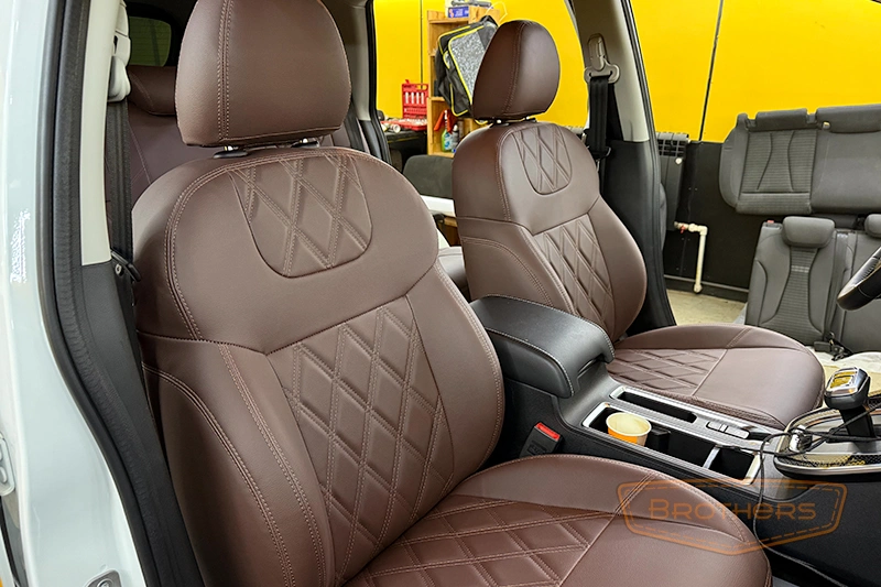 Авточехлы на сиденья Haval M6 II (Хавал М6) серии "Premium" - коричневая строчка, гладкий центр, ромбы Авточехлы на сиденья Haval M6 II (Хавал М6) серии "Premium" - коричневая строчка, гладкий центр, ромбы