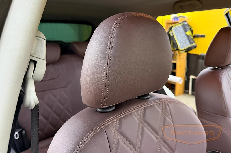 Авточехлы на сиденья Haval M6 II (Хавал М6) серии "Premium" - коричневая строчка, гладкий центр, ромбы Авточехлы на сиденья Haval M6 II (Хавал М6) серии "Premium" - коричневая строчка, гладкий центр, ромбы