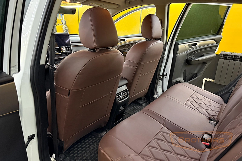 Авточехлы на сиденья Haval M6 II (Хавал М6) серии "Premium" - коричневая строчка, гладкий центр, ромбы Авточехлы на сиденья Haval M6 II (Хавал М6) серии "Premium" - коричневая строчка, гладкий центр, ромбы