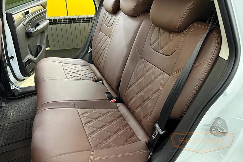 Авточехлы на сиденья Haval M6 II (Хавал М6) серии "Premium" - коричневая строчка, гладкий центр, ромбы Авточехлы на сиденья Haval M6 II (Хавал М6) серии "Premium" - коричневая строчка, гладкий центр, ромбы