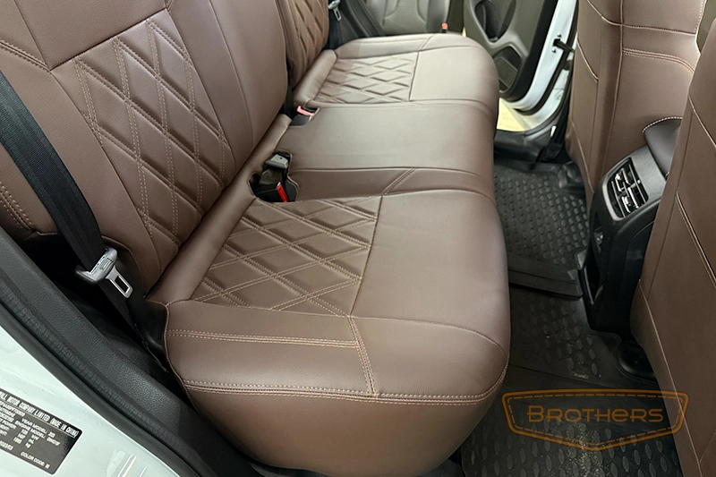 Авточехлы на сиденья Haval M6 II (Хавал М6) серии "Premium" - коричневая строчка, гладкий центр, ромбы Авточехлы на сиденья Haval M6 II (Хавал М6) серии "Premium" - коричневая строчка, гладкий центр, ромбы