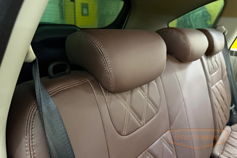 Авточехлы на сиденья Haval M6 II (Хавал М6) серии "Premium" - коричневая строчка, гладкий центр, ромбы Авточехлы на сиденья Haval M6 II (Хавал М6) серии "Premium" - коричневая строчка, гладкий центр, ромбы