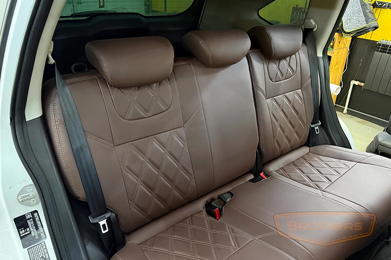 Авточехлы на сиденья Haval M6 II (Хавал М6) серии "Premium" - коричневая строчка, гладкий центр, ромбы Авточехлы на сиденья Haval M6 II (Хавал М6) серии "Premium" - коричневая строчка, гладкий центр, ромбы