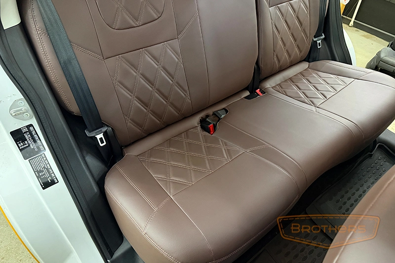 Авточехлы на сиденья Haval M6 II (Хавал М6) серии "Premium" - коричневая строчка, гладкий центр, ромбы Авточехлы на сиденья Haval M6 II (Хавал М6) серии "Premium" - коричневая строчка, гладкий центр, ромбы