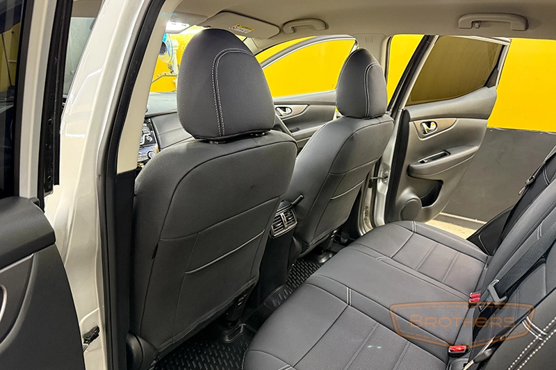 Чехлы для сидений автомобиля Nissan Qashqai J11, серии "Aurora" - серая строчка, гладкий центр