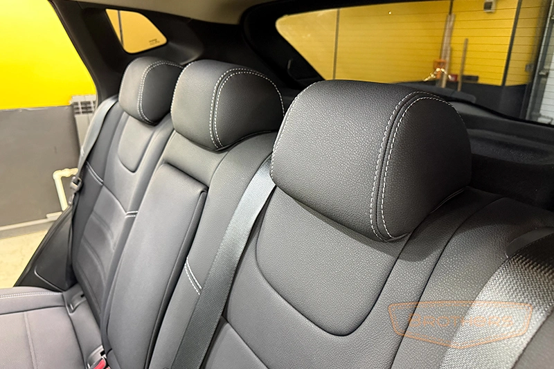 Чехлы для сидений автомобиля Nissan Qashqai J11, серии "Aurora" - серая строчка, гладкий центр