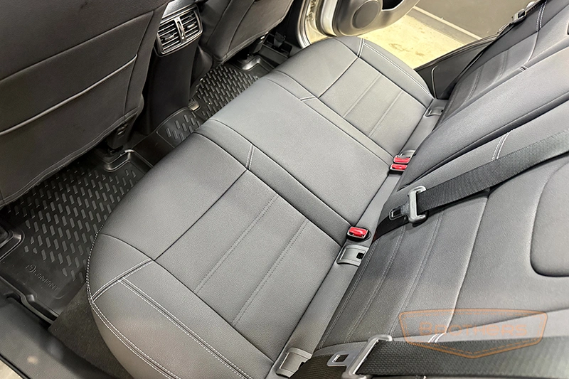 Чехлы для сидений автомобиля Nissan Qashqai J11, серии "Aurora" - серая строчка, гладкий центр