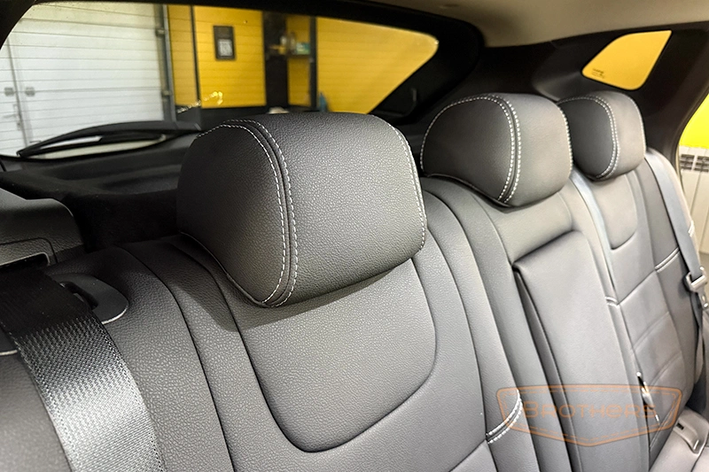 Чехлы для сидений автомобиля Nissan Qashqai J11, серии "Aurora" - серая строчка, гладкий центр