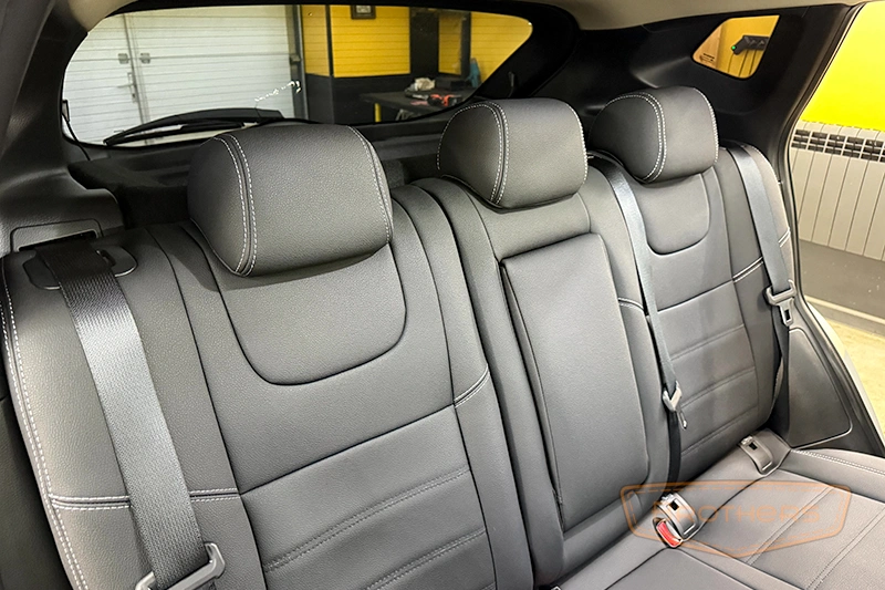 Чехлы для сидений автомобиля Nissan Qashqai J11, серии "Aurora" - серая строчка, гладкий центр