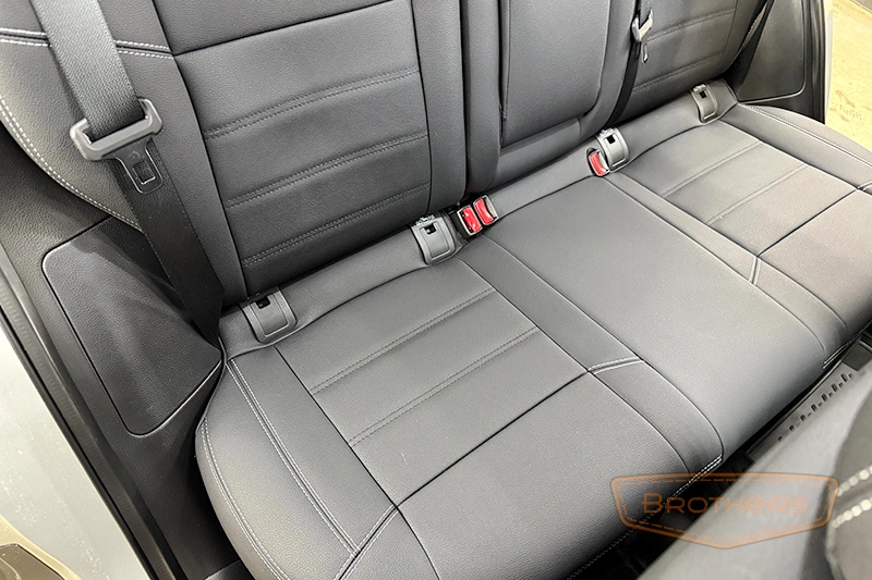 Чехлы для сидений автомобиля Nissan Qashqai J11, серии "Aurora" - серая строчка, гладкий центр