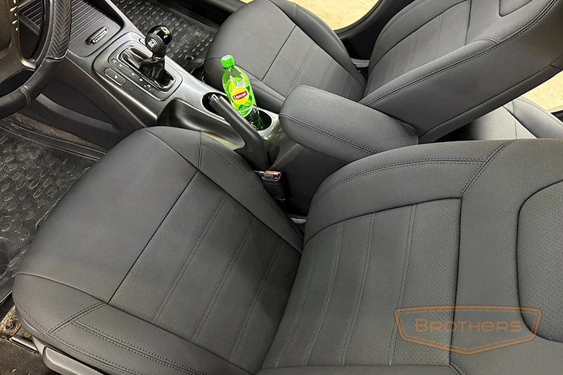 Чехлы на Kia Cerato 3 серии "Aurora" - черная строчка