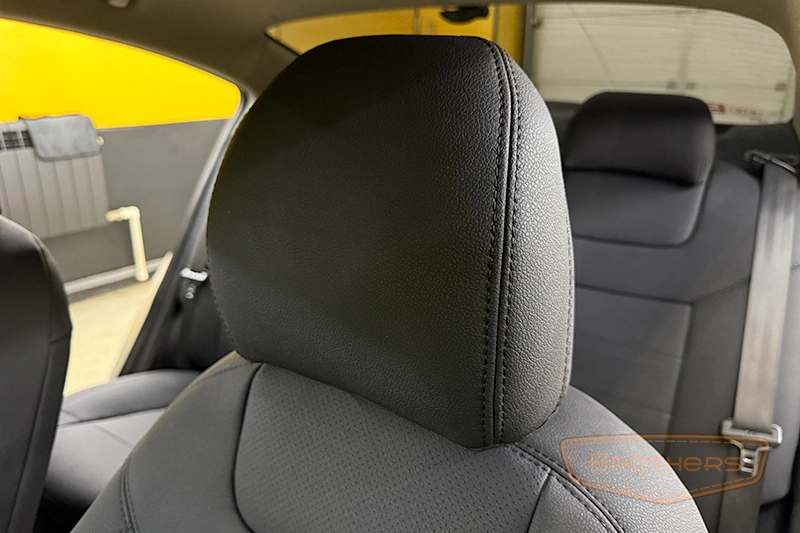 Чехлы на Kia Cerato 3 серии "Aurora" - черная строчка