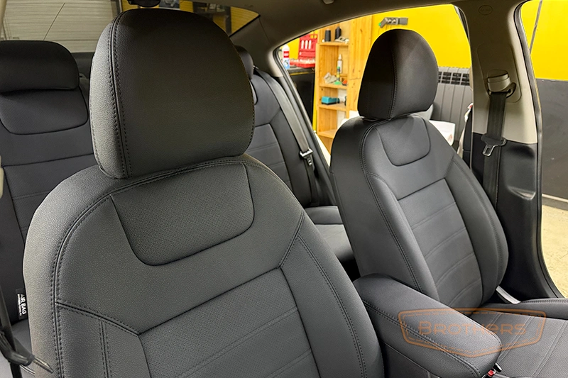 Чехлы на Kia Cerato 3 серии "Aurora" - черная строчка