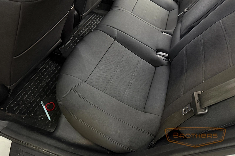 Чехлы на Kia Cerato 3 серии "Aurora" - черная строчка