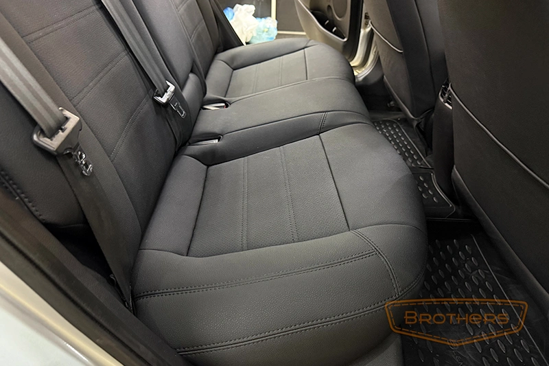 Чехлы на Kia Cerato 3 серии "Aurora" - черная строчка