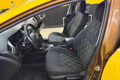 Чехлы на Kia Ceed 2, серии "Aurora" - желтая строчка, ромбы