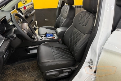 Чехлы на сидения Haval M6 II серии "Premium" - серая строчка, ромбы