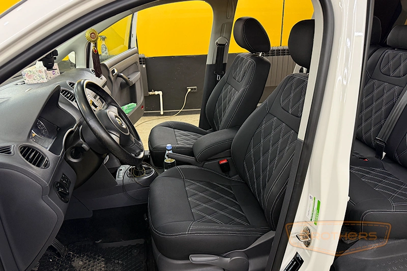 Чехлы для Volkswagen Caddy 3 (2004 - 2010) серии "Aurora" - серая строчка, ромбы Чехлы для Volkswagen Caddy 3 (2004 - 2010) серии "Aurora" - серая строчка, ромбы