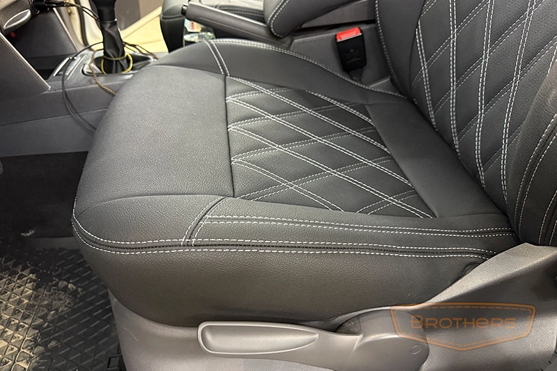 Чехлы для Volkswagen Caddy 3 (2004 - 2010) серии "Aurora" - серая строчка, ромбы Чехлы для Volkswagen Caddy 3 (2004 - 2010) серии "Aurora" - серая строчка, ромбы